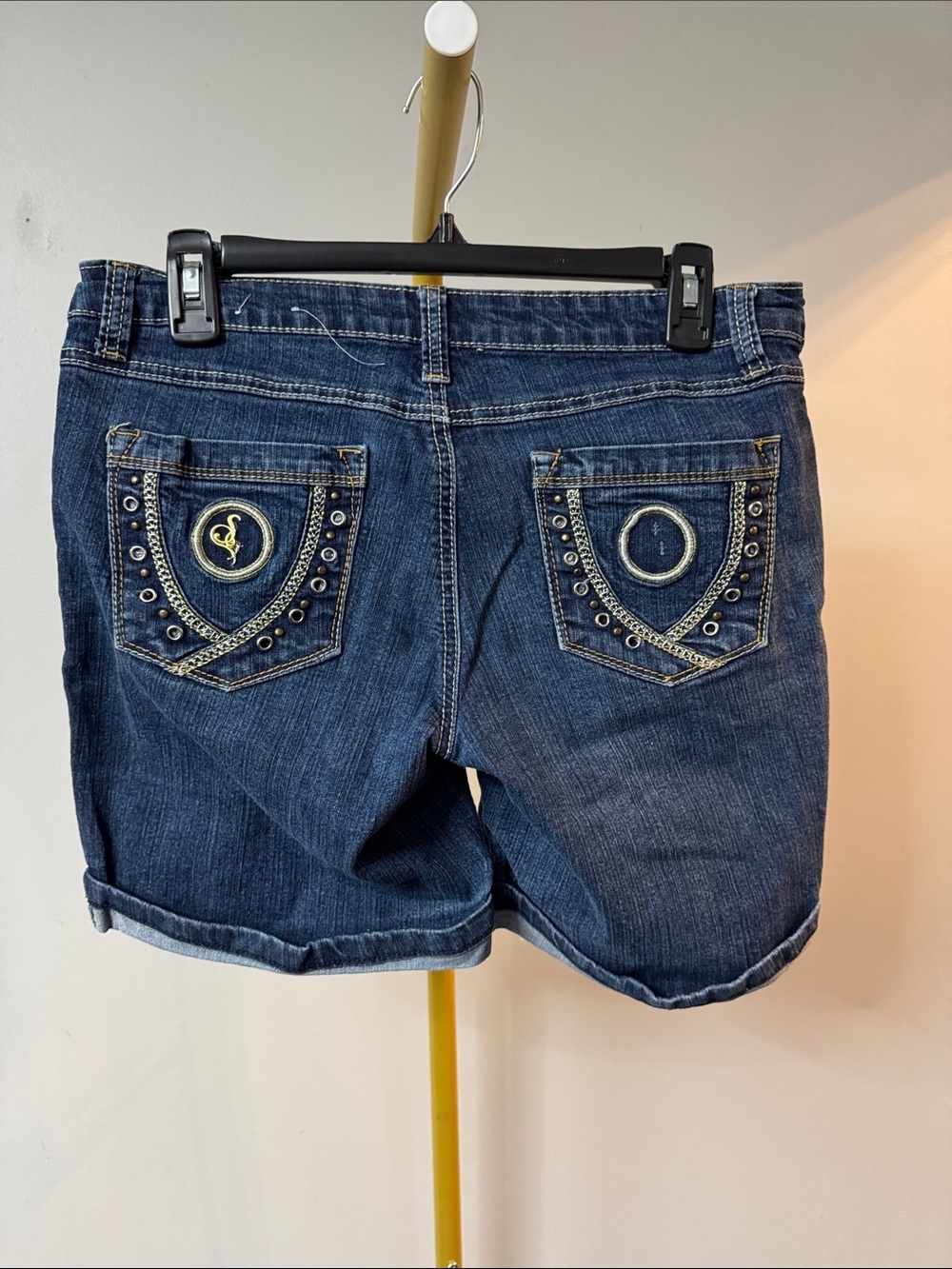 Southpole vintage Dark Blue Denim Women's Shorts with Studded Back Pockets EUC 9